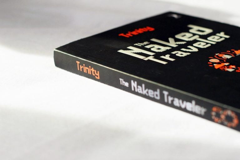 REVIEW BUKU The Naked Traveler 8 Karya Trinity