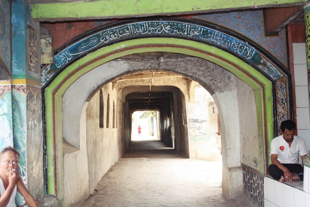 Perjalanan Singkat Mengungkap Makna di Masjid Seribu Pintu