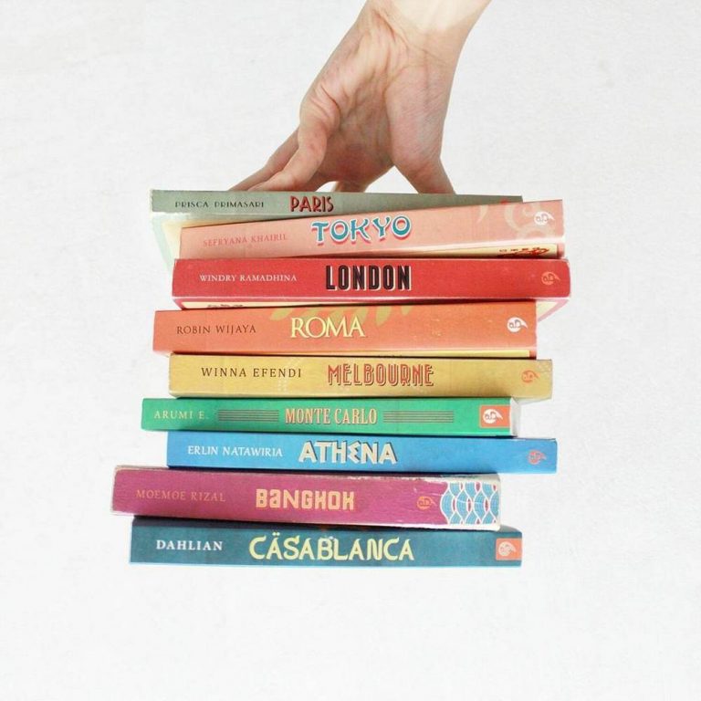 20 Inspirasi Rainbow Bookshelf Di Bookstagram | Sintia Astarina