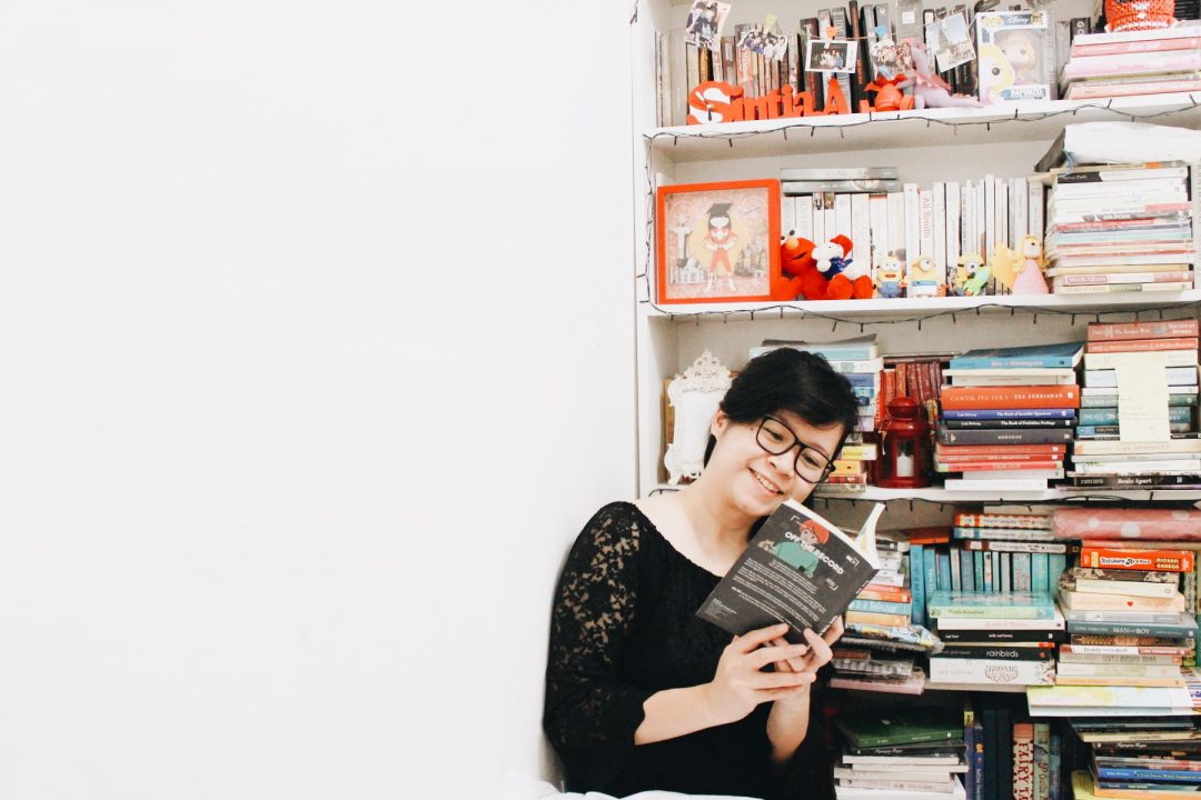 Bagaimana Cara Menulis Caption Untuk Bookstagram? | Sintia Astarina