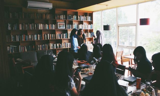 The Reading Room, Kemang: Sensasi Makan di Perpustakaan