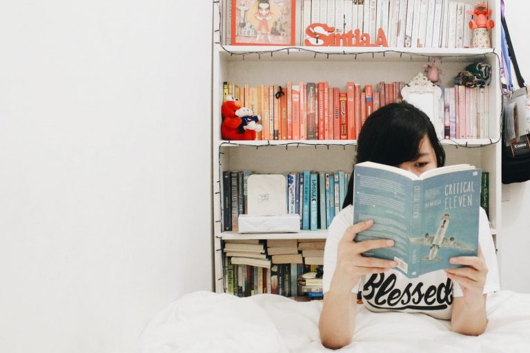 10 Blogger Buku Favorit Yang Sering Kasih Rekomendasi Buku Bagus