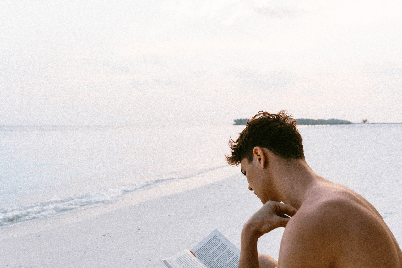 10 Male Bookstagrammers Who Will Inspire You to Read More