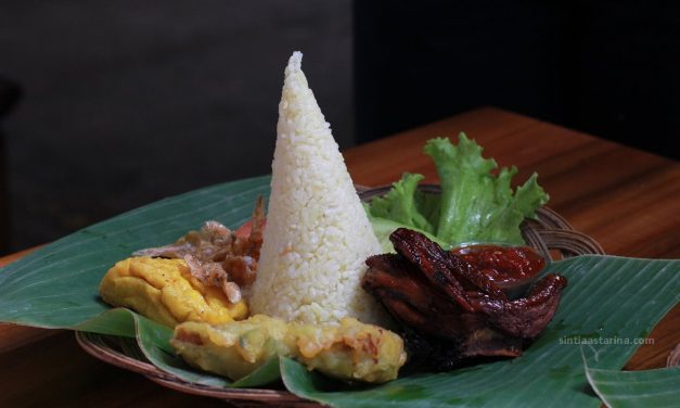 Nikmatnya Nasi Liwet Spesial Kedai Cika Selagi Hangat